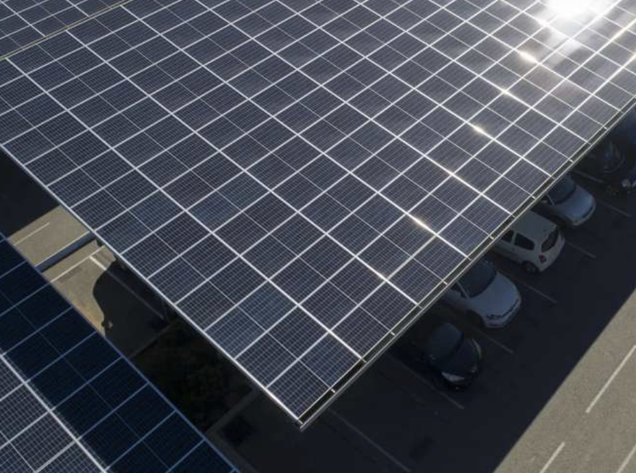Ombrières photovoltaïques sur un parking en Meurthe-et-Moselle